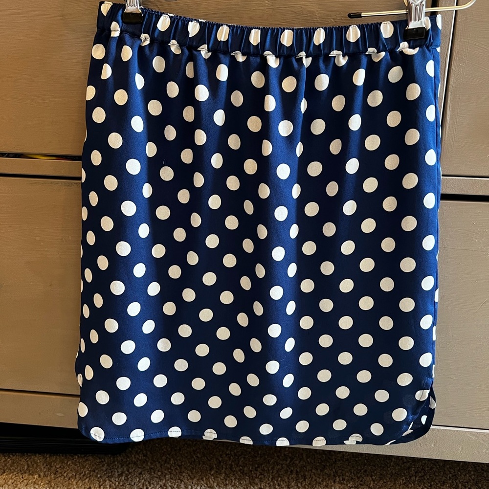 Cute and comfy Ann Taylor mini skirt!!!